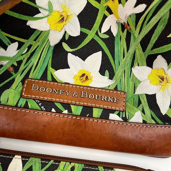 DOONEY and BOURKE Daffodil Drawstring Flower Tassel Bag with Wallet - Picture 4 of 16
